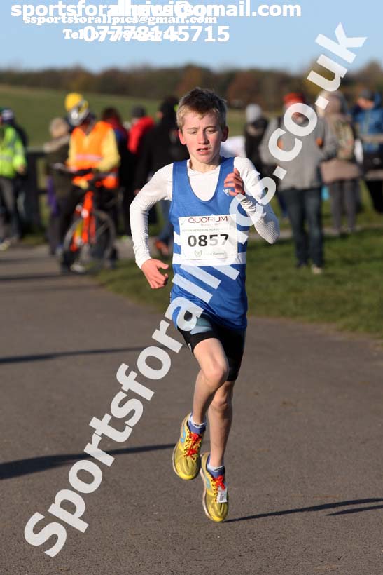 Boys and girls under-15s Heaton Harriers Memorial Road Races, Newcastle. Photo:  David T. Hewitson/Sports for All Pics